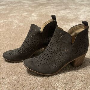 Gently worn ankle boots size 7. Color is a deep grey.